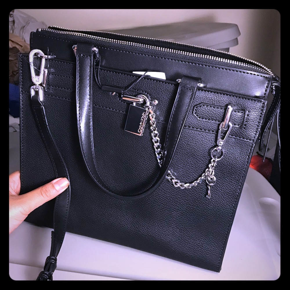 ♠️♣️BLACK CALVIN KLEIN CROSSBODY BAG♣️♠️
